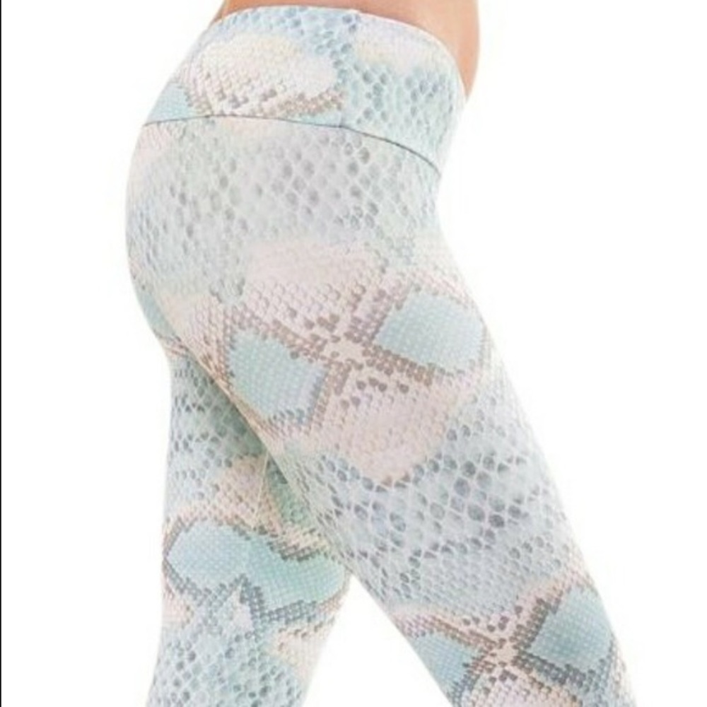 Onzie Snake print Yoga Leggings Sz S/M